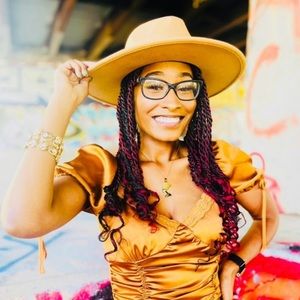 Meet Your Posher, Sylvia! 😊